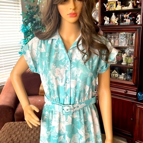 Vintage California Looks Belted Short-Sleeved Aqua White Sun Dress - Picture 3 of 13